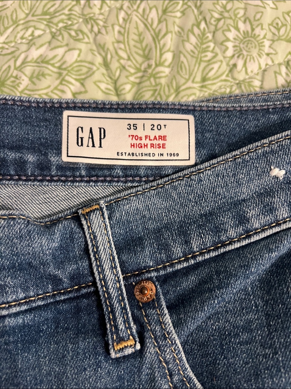 GAP Women's Blue Flare Jeans - Picture 2 of 3
